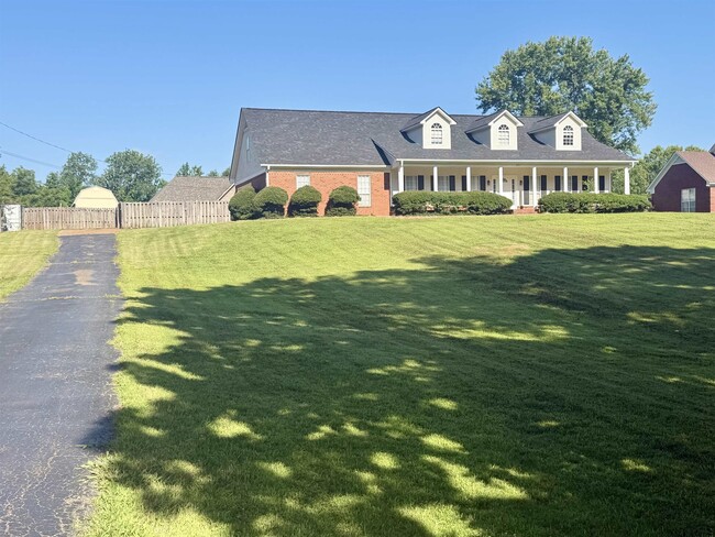 Building Photo - 271 Meadowland Dr