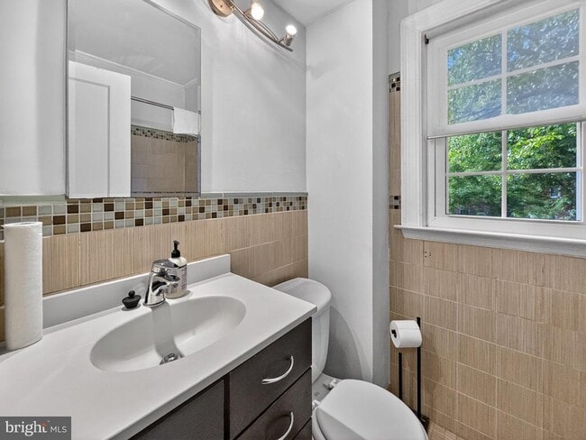 Building Photo - 1030 S Barton St