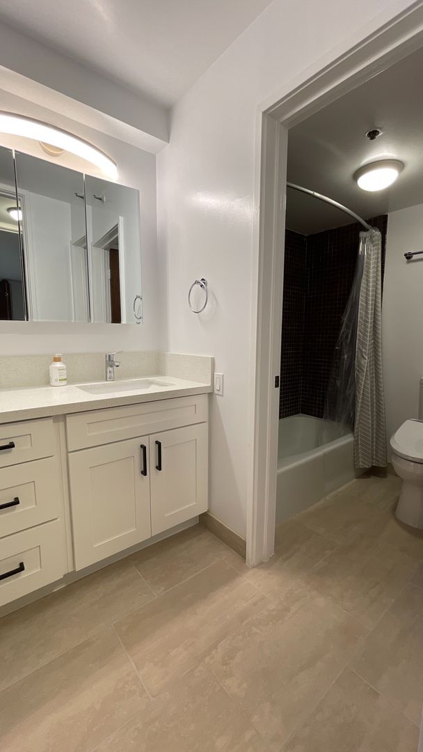 Building Photo - Rare High-Floor Corner Residence at Windward Passage | Ocean & Mountain Views
