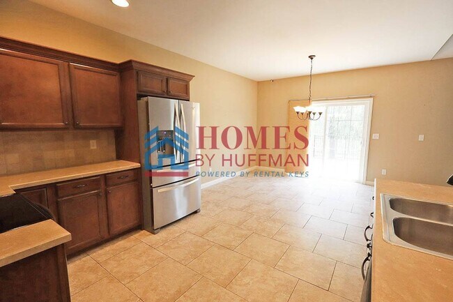 Building Photo - Three Bedroom | Two Bathroom | Newburgh