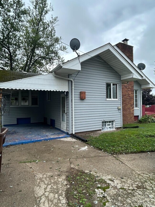 Building Photo - 2510 Grand Blvd