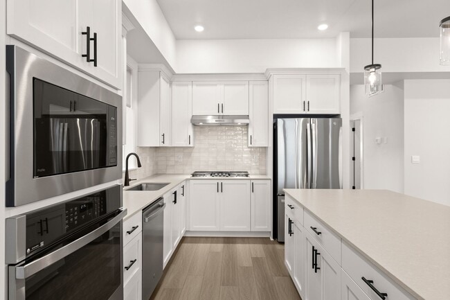 Building Photo - 13737 SW 165th Ave