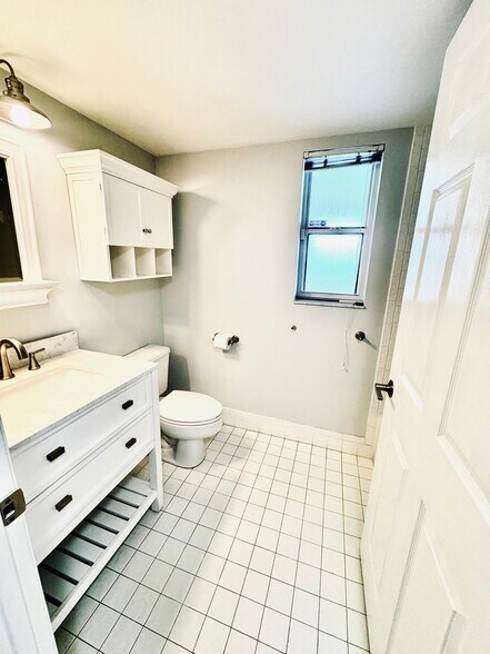 Building Photo - 2334 S Cypress Bend Dr