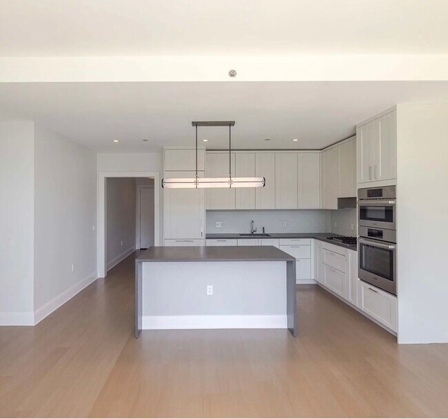 Building Photo - 514 N Peshtigo Ct