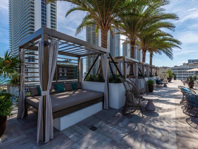 Building Photo - 4010 S Ocean Dr