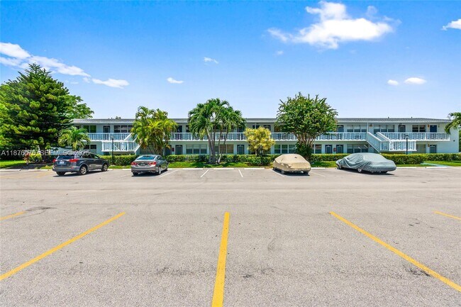 Building Photo - 431 Markham S