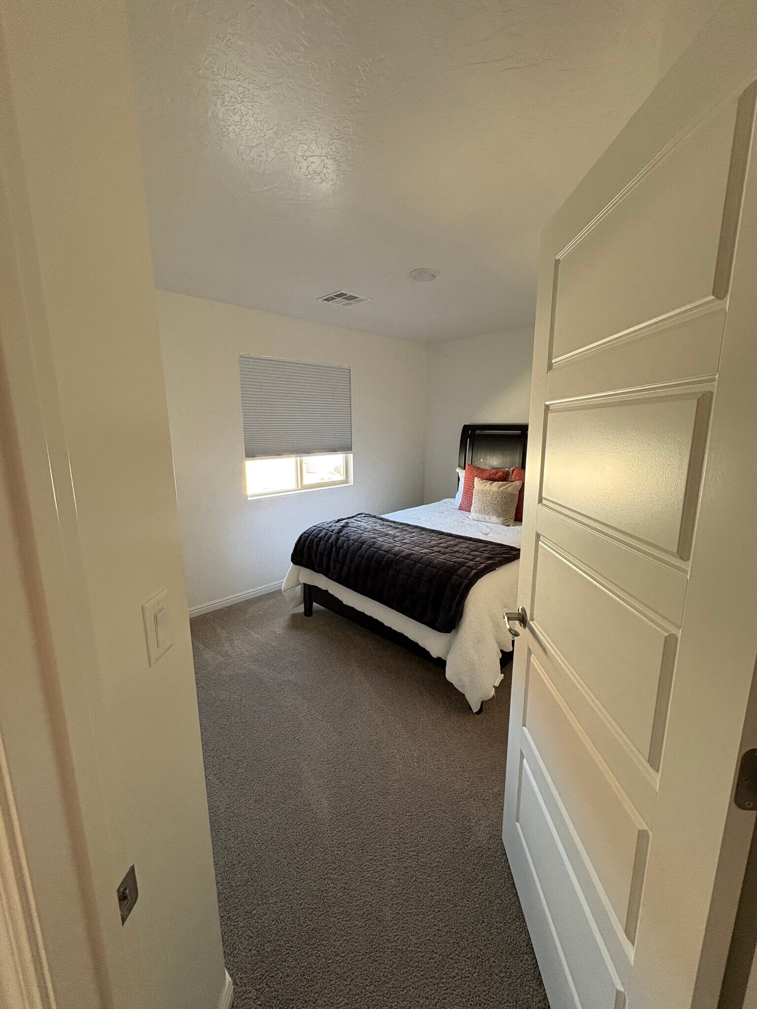 Building Photo - 391 S Deep Creek Dr