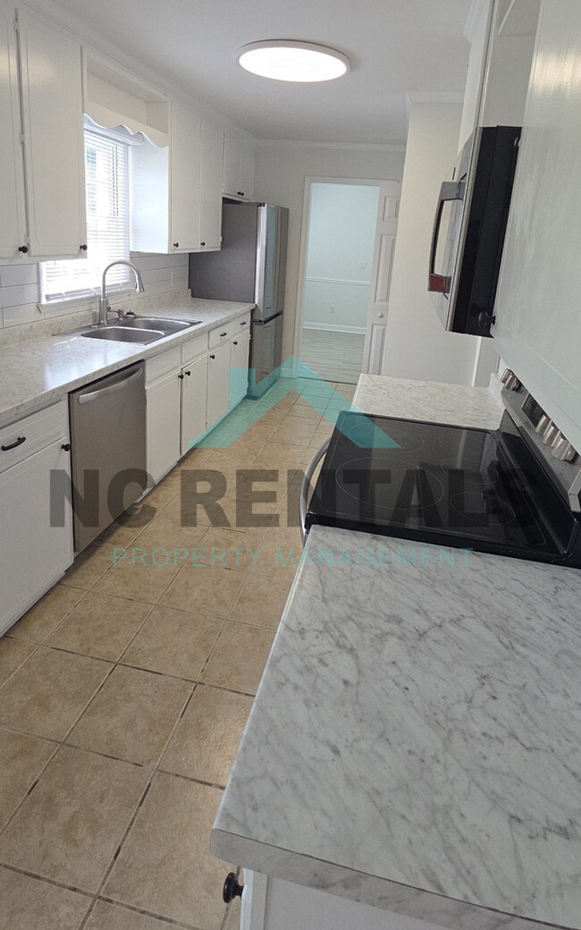 Building Photo - 2300 Carlford Rd