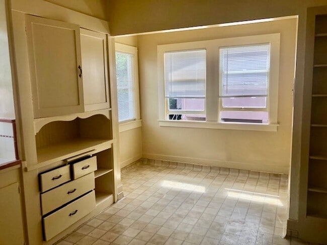 Building Photo - Rockridge house, Walk to Bart, Shops and R...