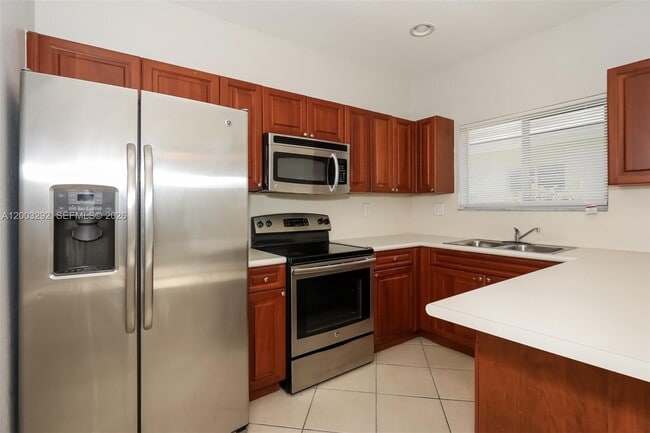 Building Photo - 3168 NE 4th St