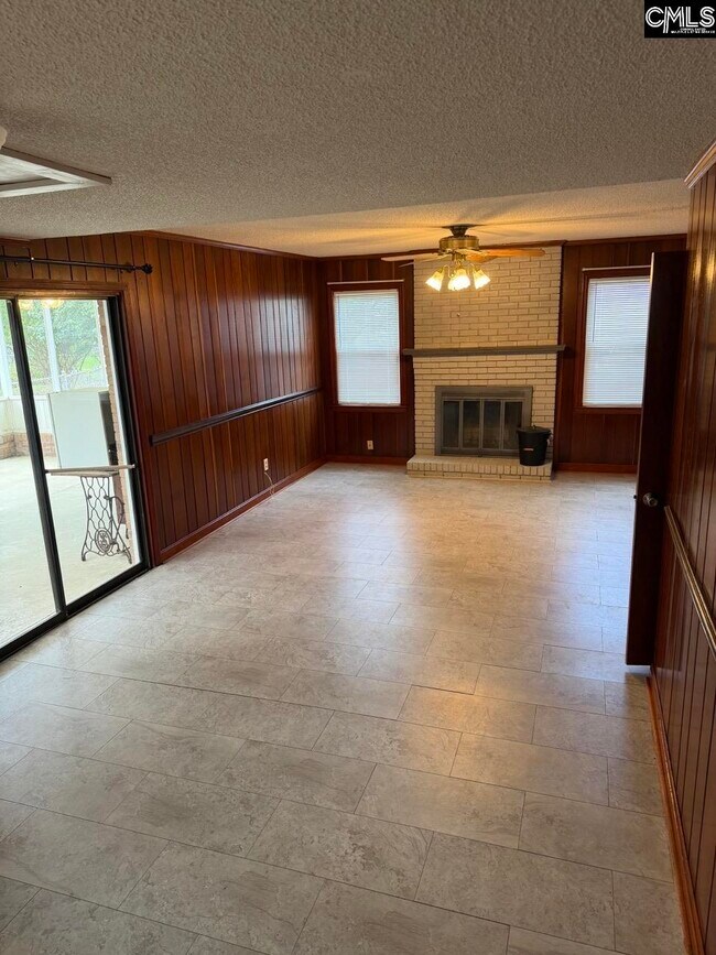 Building Photo - 511 Shady Ln