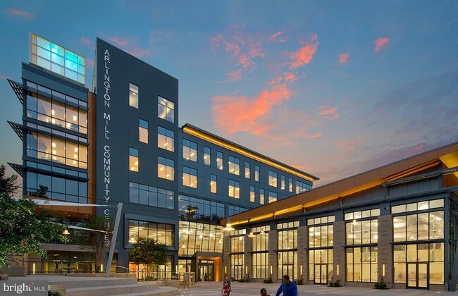 Building Photo - 1300 S Cleveland St