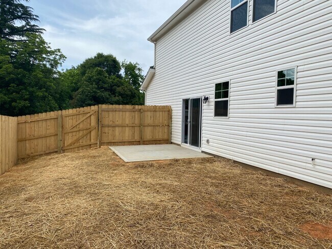 Building Photo - 1009 Justice Ave
