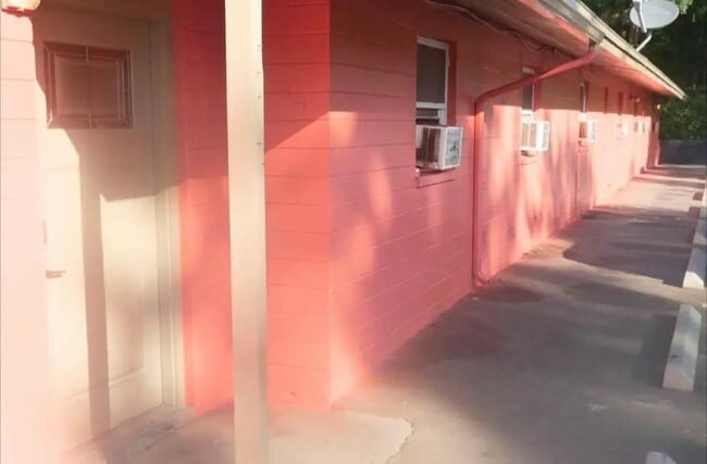 Building Photo - 716 Orange Ave