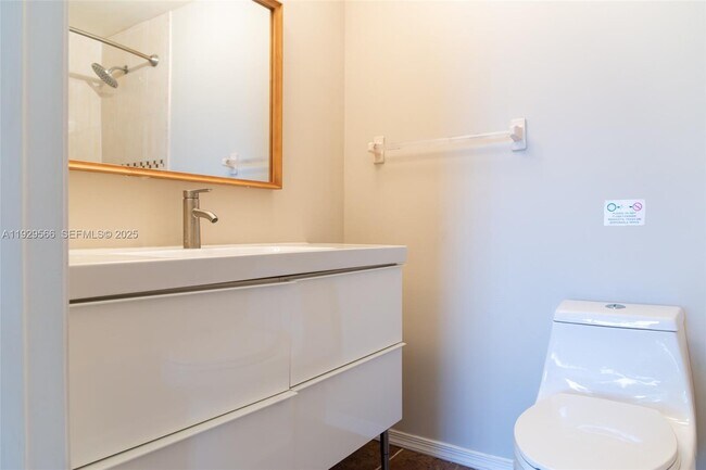 Building Photo - 16749 Hemingway Dr