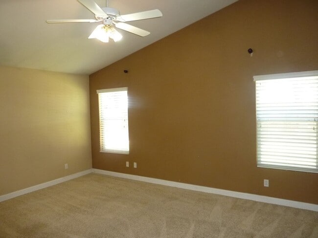 Building Photo - Spacious 4-Bedroom, 2-Bath Single-Story Ho...