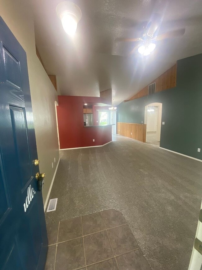 Building Photo - 3 Bed, 2 Bath,  Single Story, CUL-D-SAC Ho...