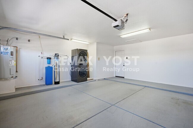 Building Photo - Life Is Better on the Lake! 1/2 off 1st Months rent!