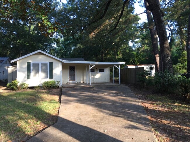 Building Photo - ****1711 Henry - Pineville off Claiborne St.