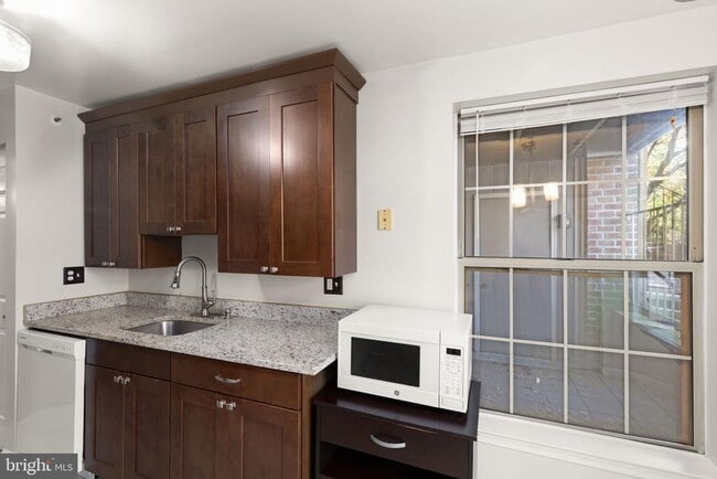 Building Photo - 203 Star Pointe Ct