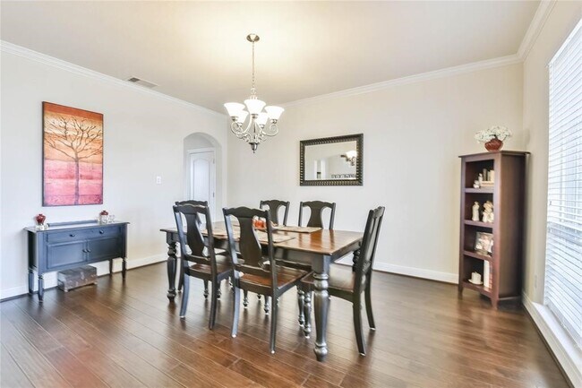 Building Photo - 1236 Laurel Lp