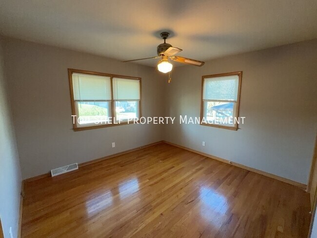 Building Photo - 2556 Grandview Ave