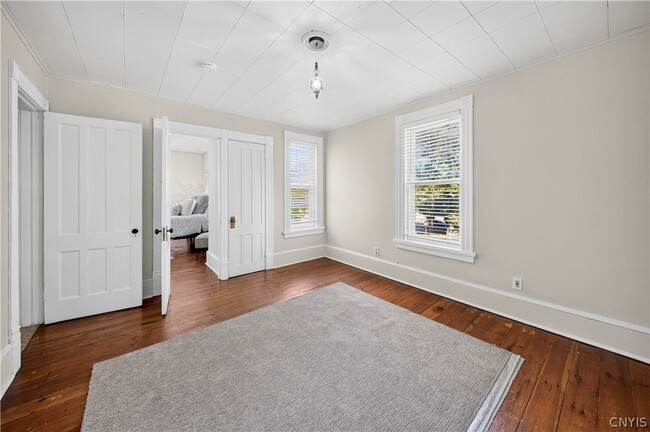 Building Photo - 312 Elm St