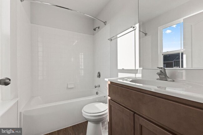 Building Photo - 64 Grant St