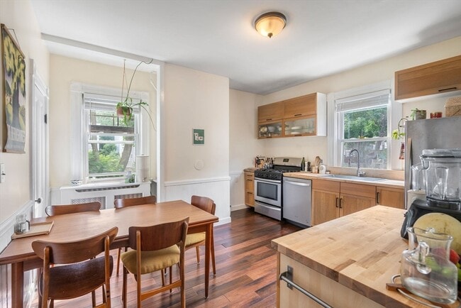 Building Photo - 14 Ardale St