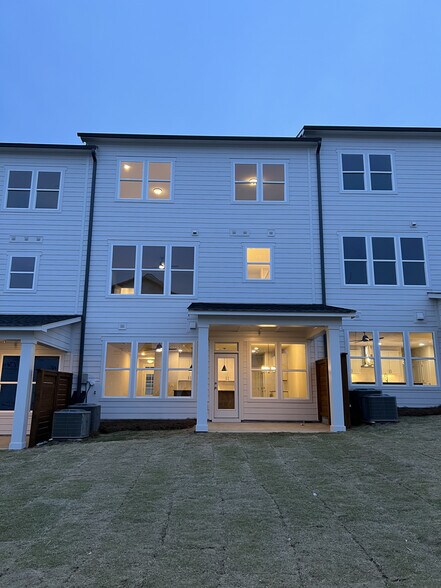 Building Photo - 1245 Willowcrest Way