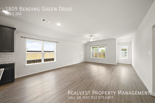 Building Photo - 1809 Bending Green Dr