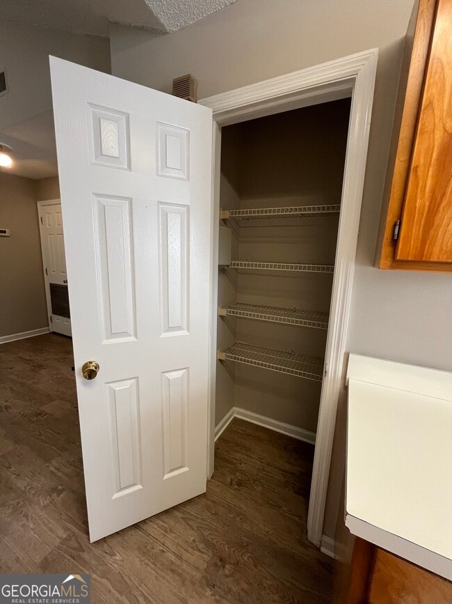 Building Photo - 300 Admiral's Walk Dr