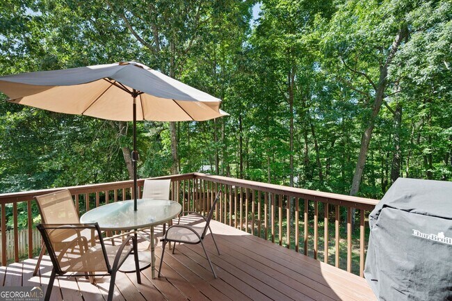 Building Photo - 821 Soaring Dr NE