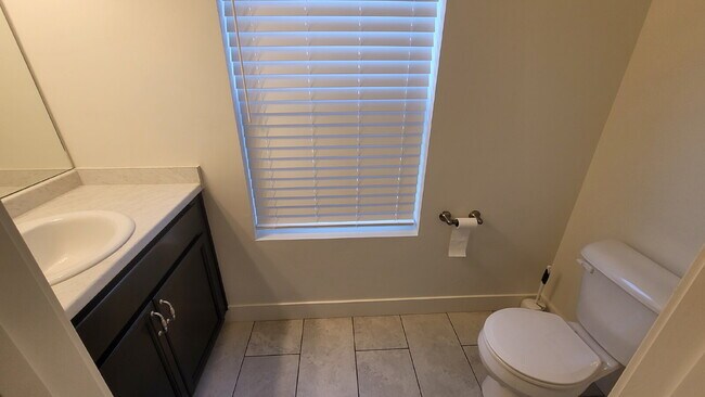 Building Photo - 3 bed 2.5 bath home for Rent. Pet Friendly!