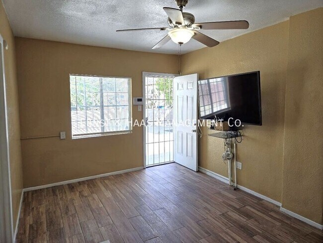 Building Photo - 337 E 17th St