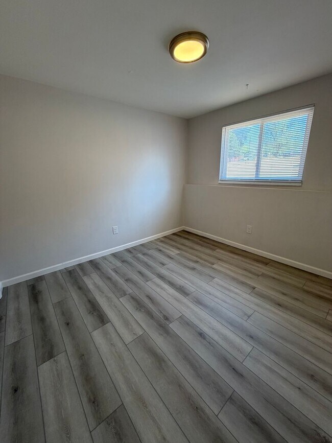 Building Photo - 1809 Eagle View Dr