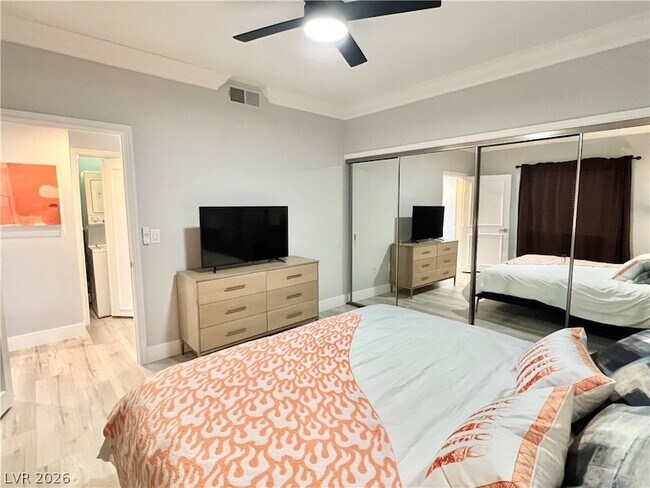 Building Photo - 210 E Flamingo Rd