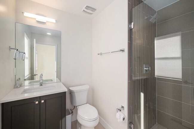 Building Photo - Spacious 3-Bedroom Townhome in the Heart o...