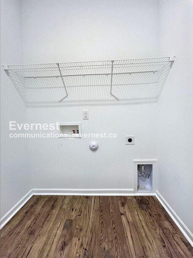 Building Photo - 160 Cherry Birch St