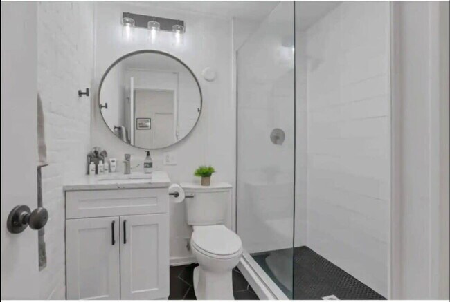 Building Photo - The Artist's Apt. | 1BR | Short North | +Parking