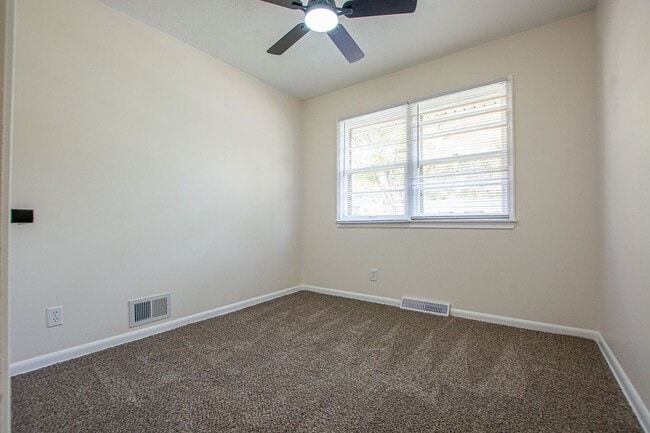 Building Photo - 3 Bedroom / 2 Bath Home with Finished Basm...