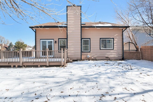 Building Photo - Adorable 2 story 3bdrm home