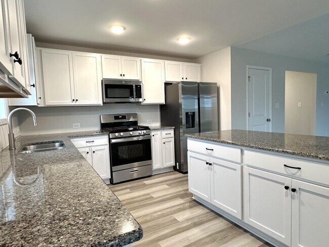Building Photo - 2102 Roadster Pony Ln
