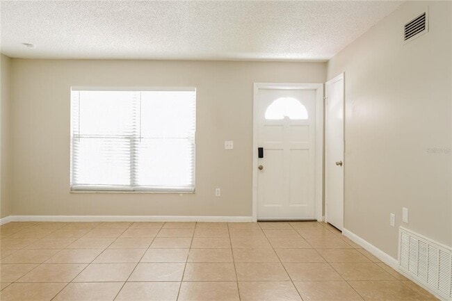 Building Photo - 7130 Chaucer Ln