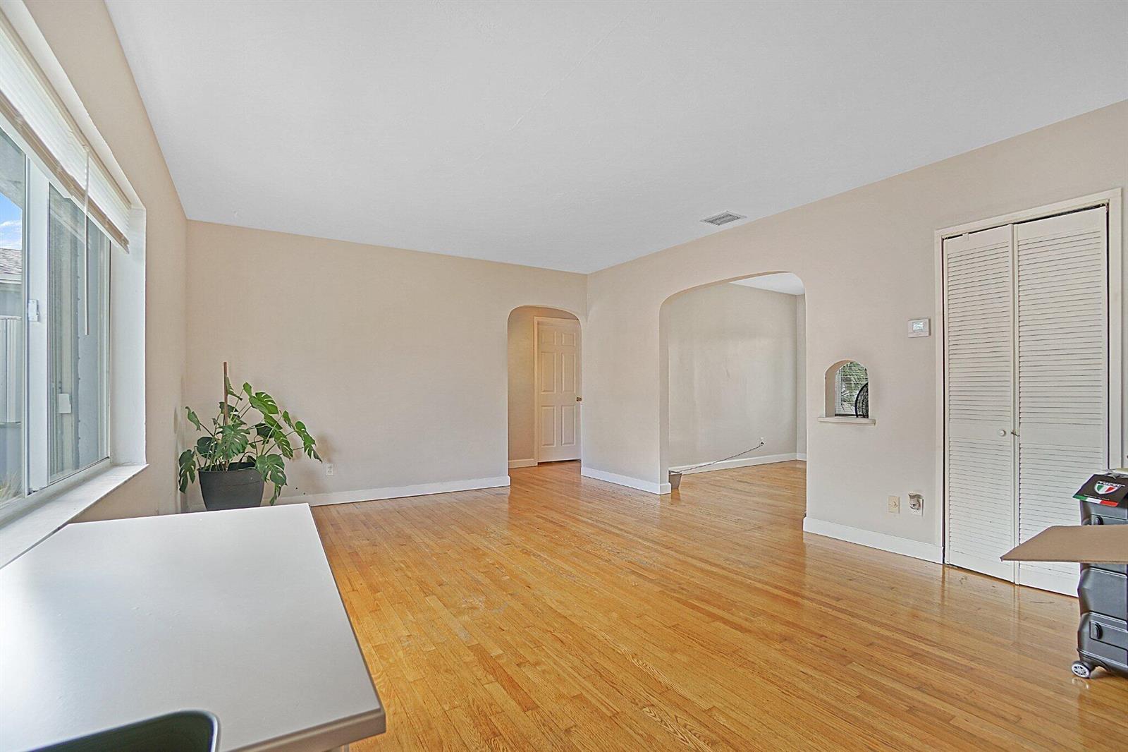 Building Photo - 530 SW 10th St