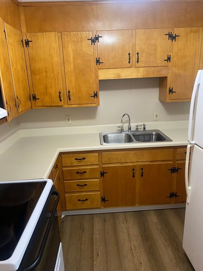 Building Photo - Radford, 2 BR / 1 BA Available Feb. 10th