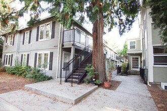 Building Photo - Renovated St Johns-1Bdr w/Modern Appliance...