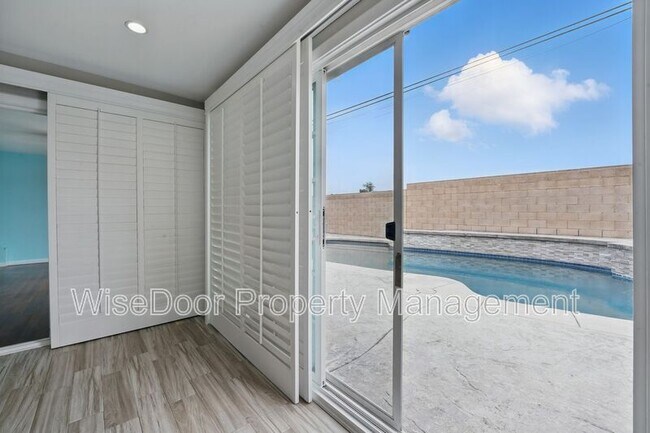 Building Photo - 387 E Nubia St