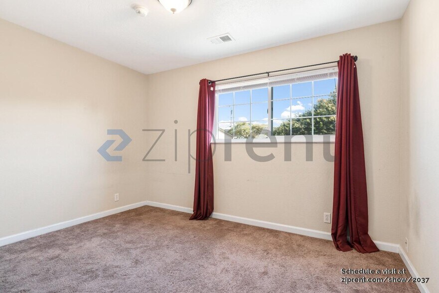 Building Photo - Unit