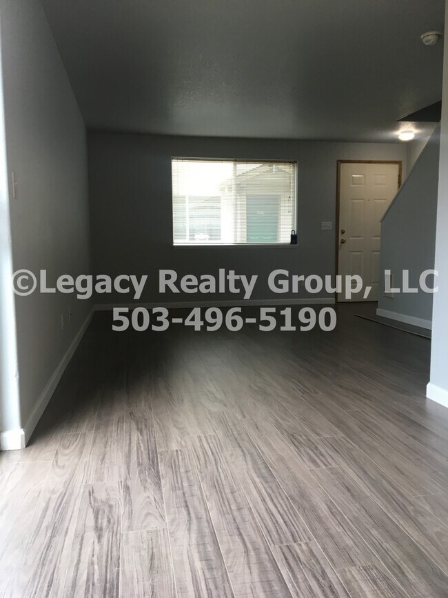 Building Photo - THREI05